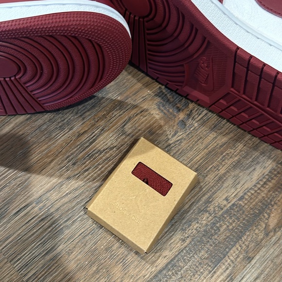 AIR JORDAN 1 Retro - Picture 7 of 9